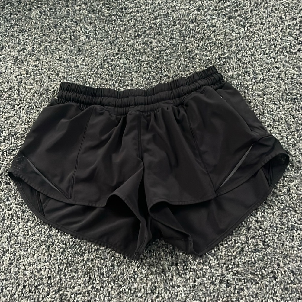 Lululemon hottie hot shorts 2.5 inch inseam